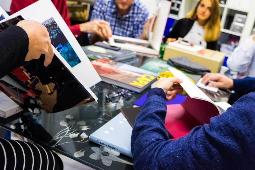 Reunión fotolibro en Apertura